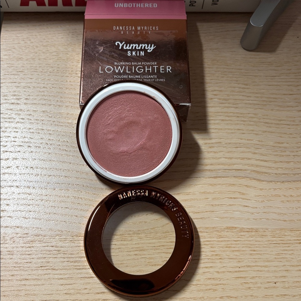 Danessa Myricks Beauty Yummy Skin Blurring Balm Powder Lowlighter - Unbothered